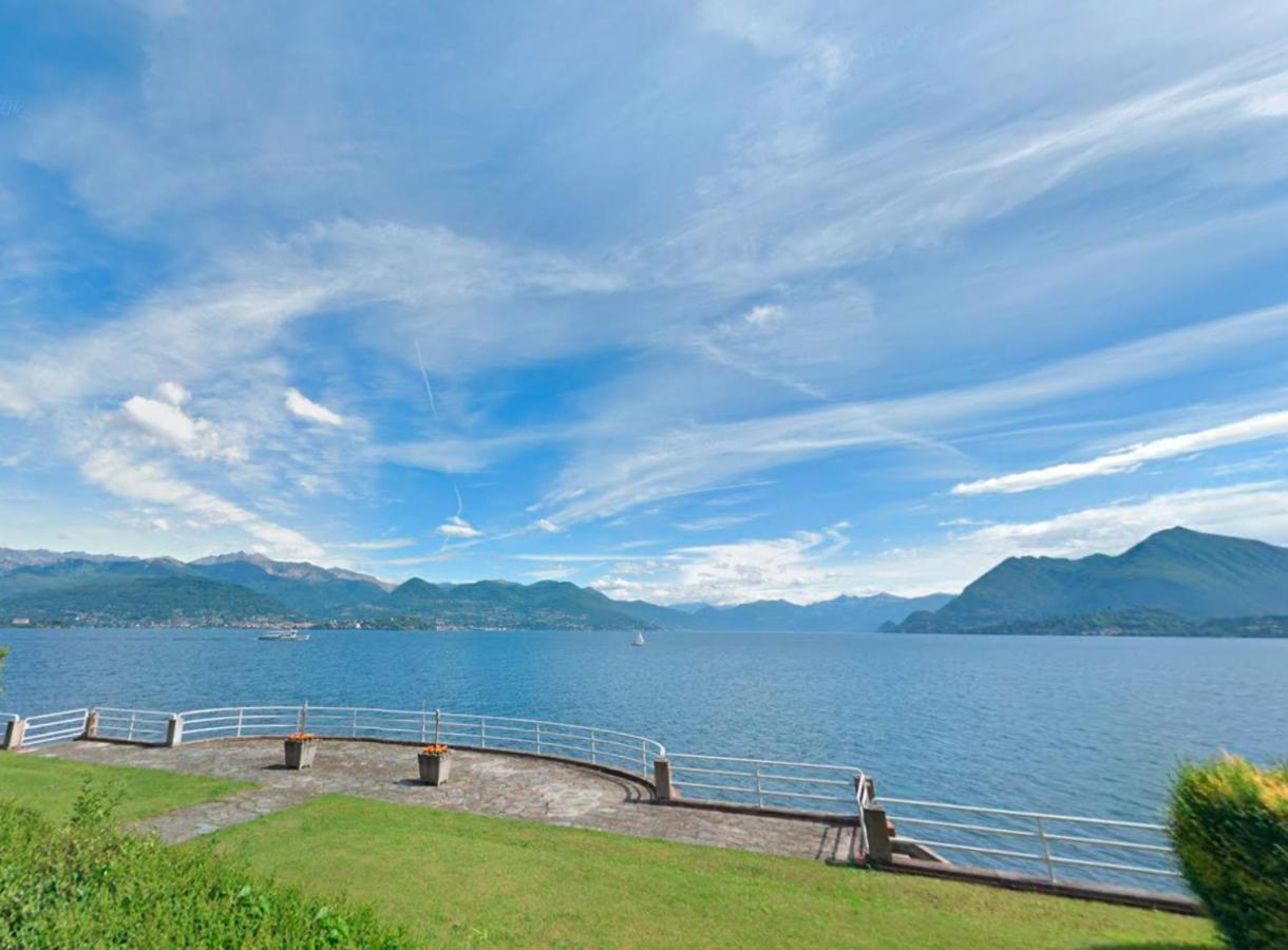 Villa Niobe - Exclusive Lakefront Apartment With Private Beach Stresa Exterior photo
