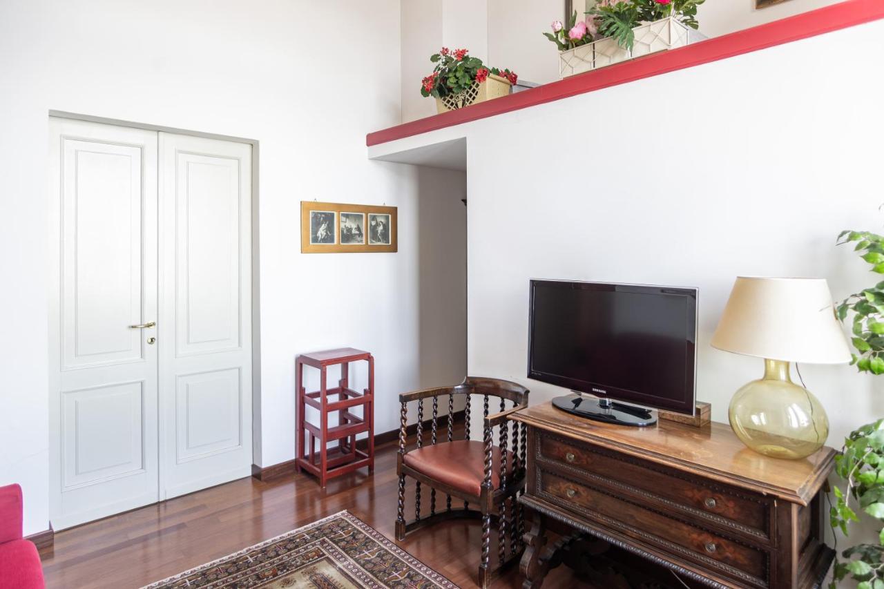 Villa Niobe - Exclusive Lakefront Apartment With Private Beach Stresa Exterior photo
