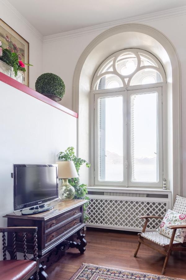 Villa Niobe - Exclusive Lakefront Apartment With Private Beach Stresa Exterior photo