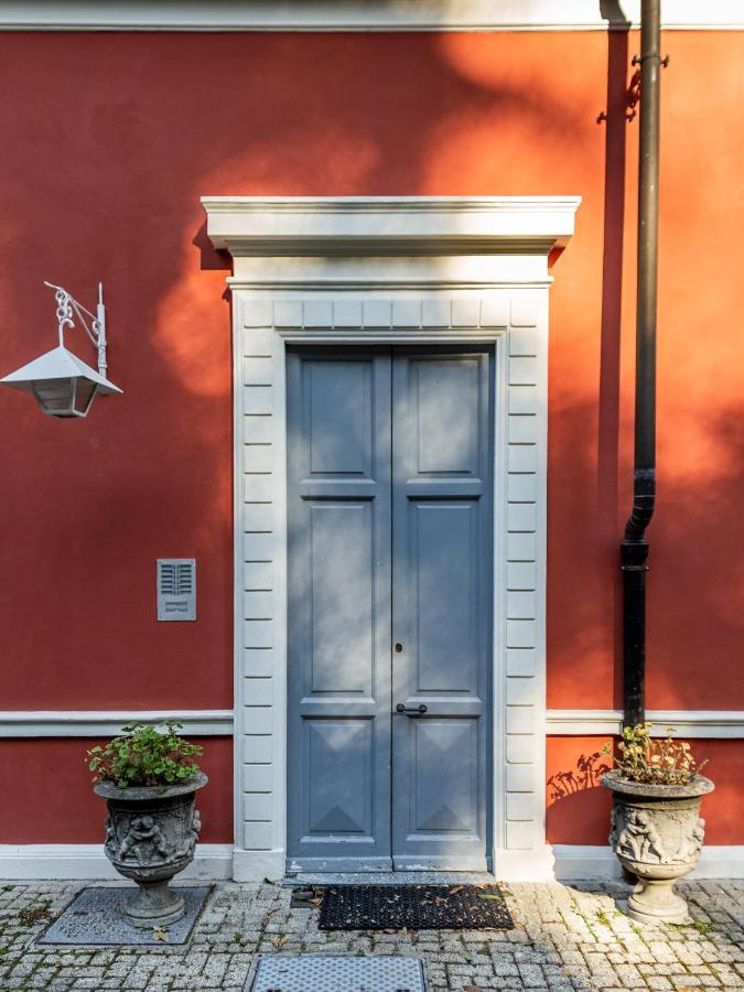 Villa Niobe - Exclusive Lakefront Apartment With Private Beach Stresa Exterior photo